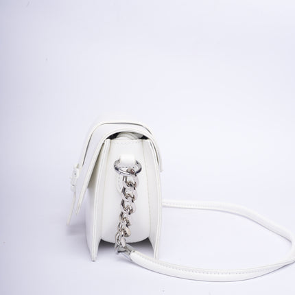 Bolso pequeño blanco con cadena
