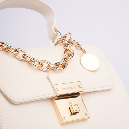 Bolso pequeño elegante blanco con detalles dorados