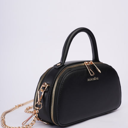 Bolso pequeño negro con cadena