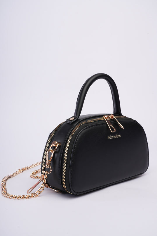Bolso pequeño negro con cadena