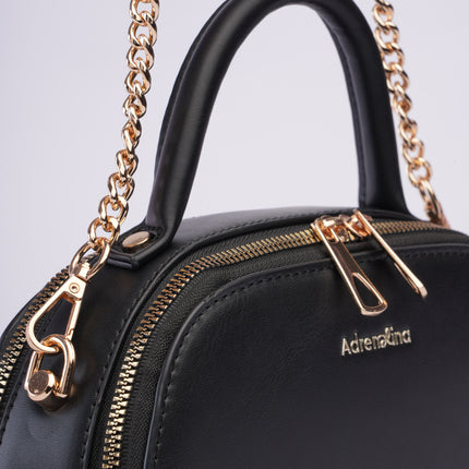 Bolso pequeño negro con cadena