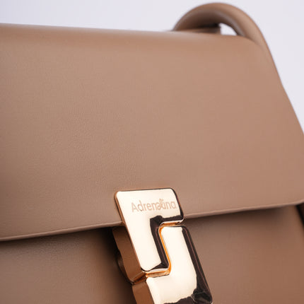 Bolso taupe mediano con correa