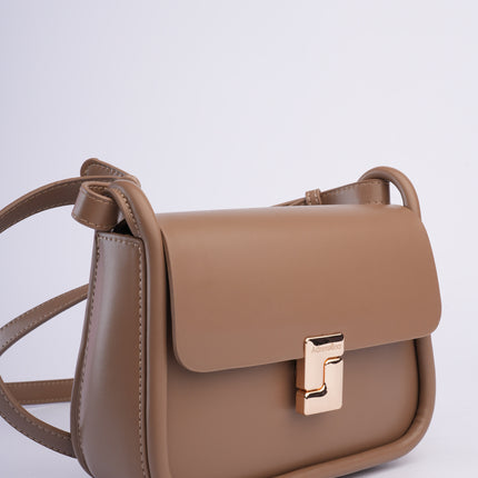 Bolso taupe mediano con correa