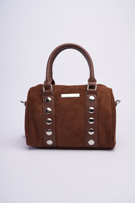 Bolso tipo baúl café en gamuza