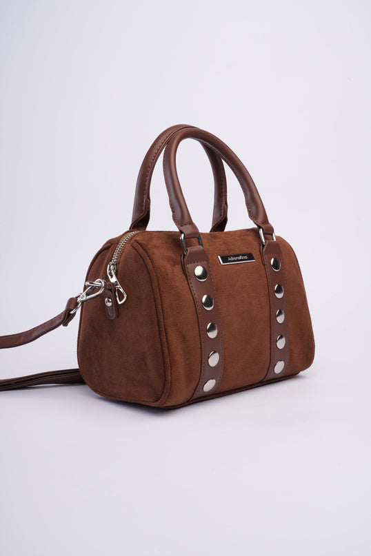 Bolso tipo baúl café en gamuza