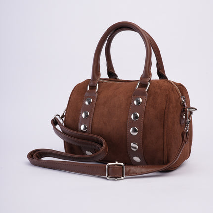 Bolso tipo baúl café en gamuza