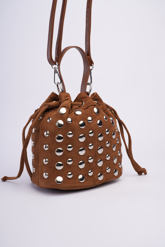 Bolso tipo bucket camel de taches