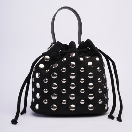 Bolso tipo bucket negro de taches