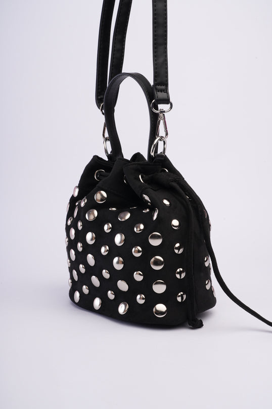 Bolso tipo bucket negro de taches