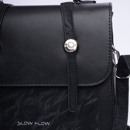 Bolso tipo morral negro pequeño