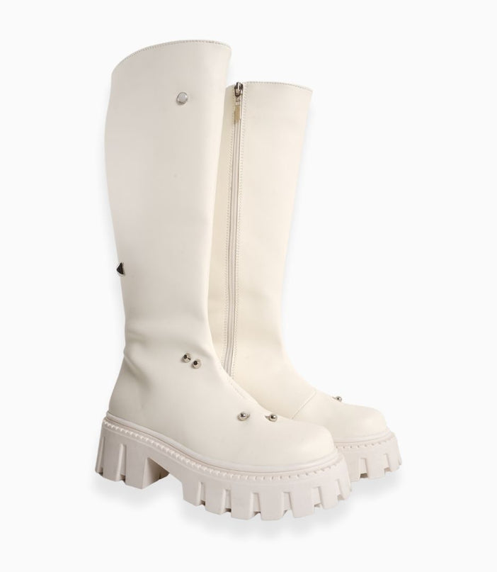 Bota larga blanca con taches