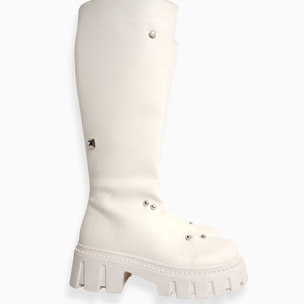 Bota larga blanca con taches