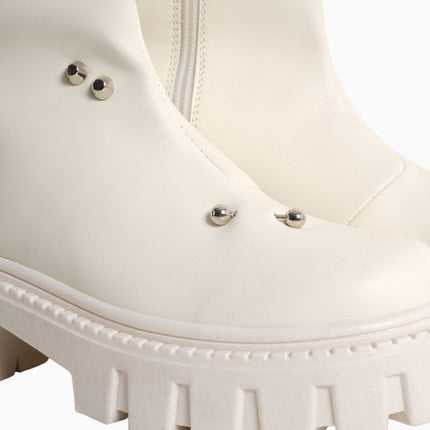 Bota larga blanca con taches