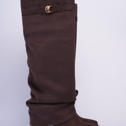 Bota larga café con capa corrugada