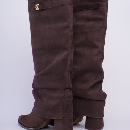 Bota larga café con capa corrugada