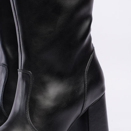 Bota larga elegante negra con tacón