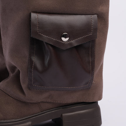 Bota larga fumo con capa y bolsillos