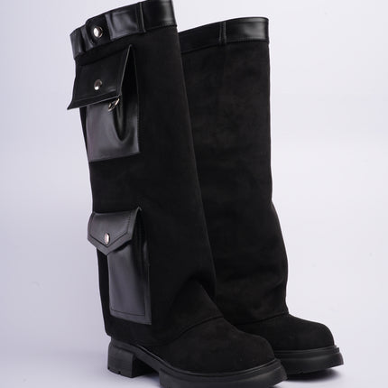 Bota larga negra con capa y bolsillos