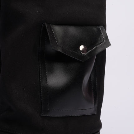 Bota larga negra con capa y bolsillos