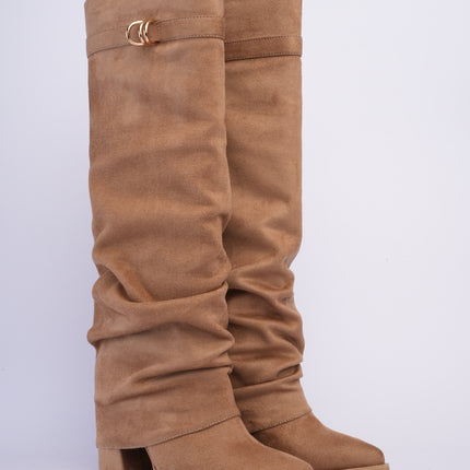 Bota larga taupe con capa corrugada