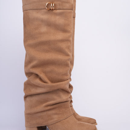 Bota larga taupe con capa corrugada