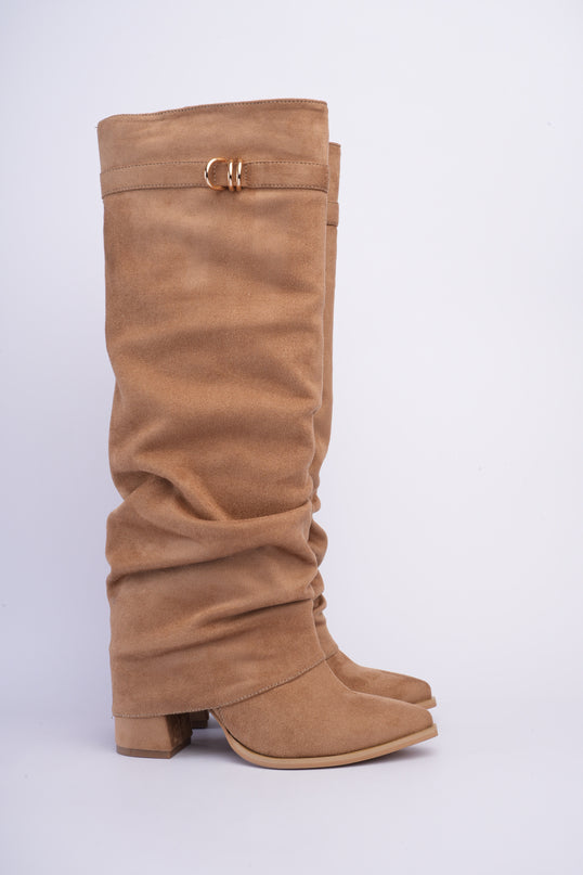 Bota larga taupe con capa corrugada
