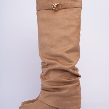 Bota larga taupe con capa corrugada