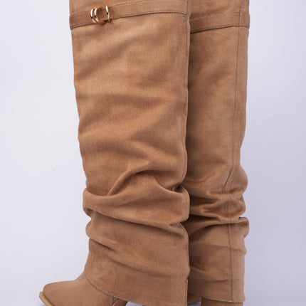 Bota larga taupe con capa corrugada