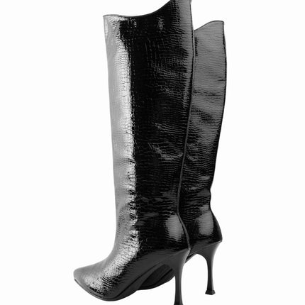 Botas altas en croco negras y tacón puntilla