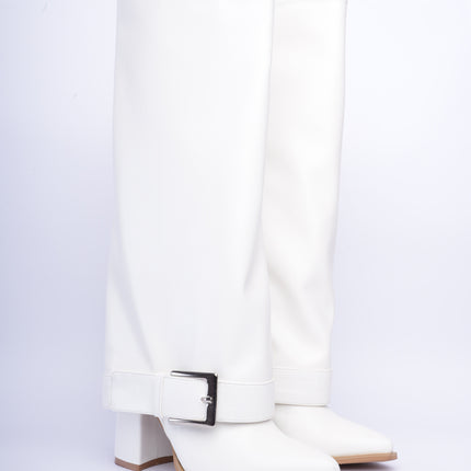 Botas caña alta blancas con hebilla plateada