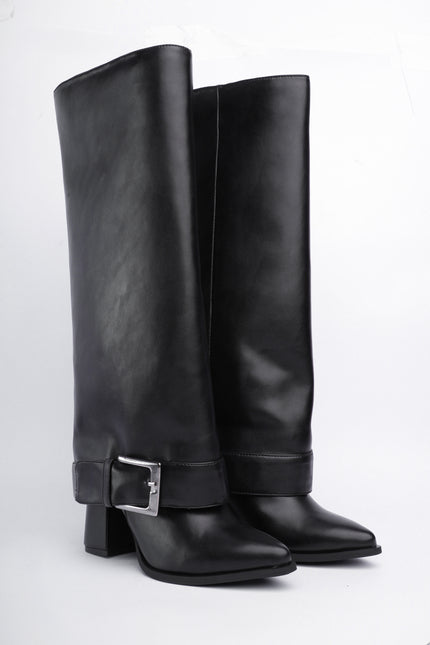 Botas caña alta negras con hebilla plateada