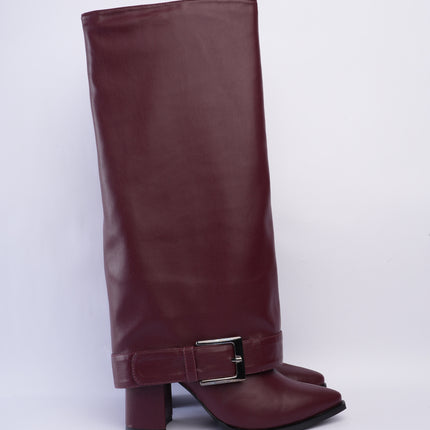 Botas caña alta vino con hebilla plateada