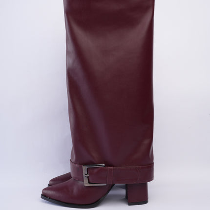 Botas caña alta vino con hebilla plateada