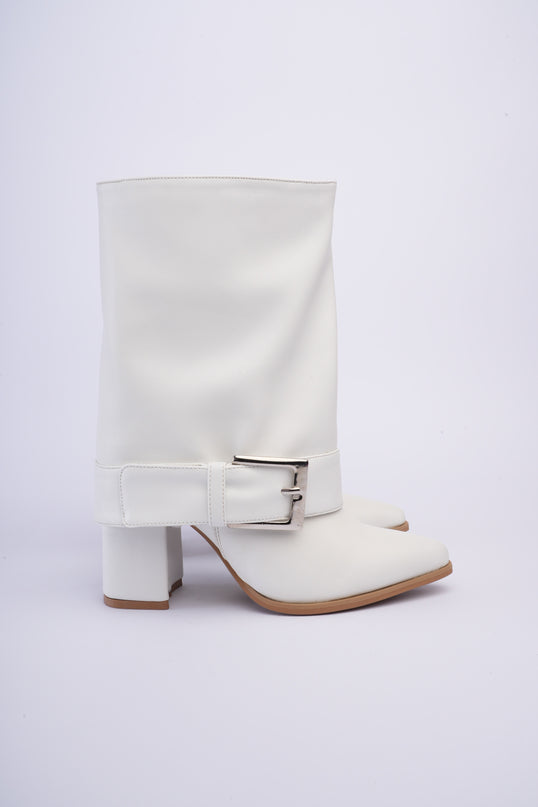Botas caña media con capa blancas