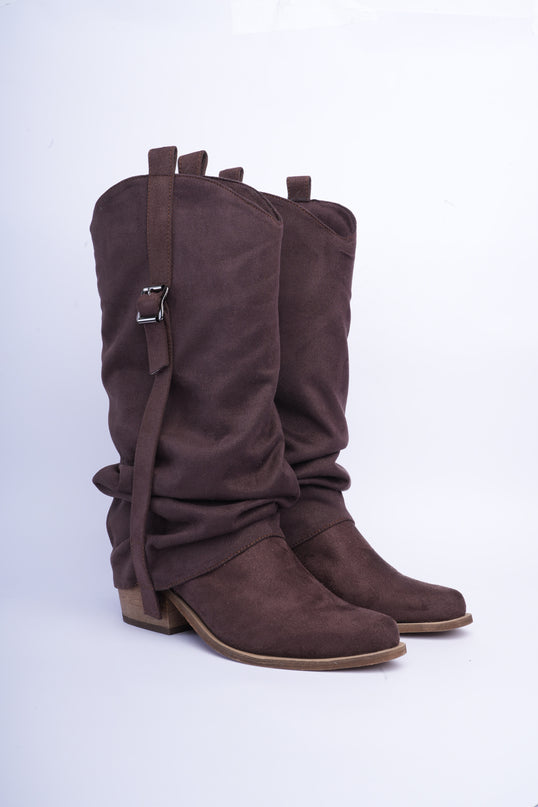 Botas cowgirl caña alta en gamuza café con hebilla