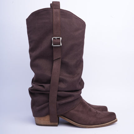 Botas cowgirl caña alta en gamuza café con hebilla