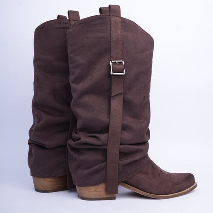 Botas cowgirl caña alta en gamuza café con hebilla