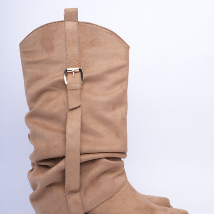 Botas cowgirl caña alta en gamuza camel con hebilla