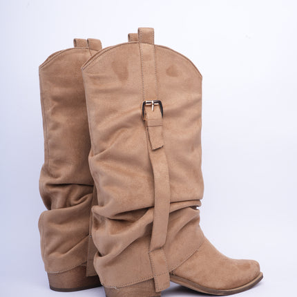 Botas cowgirl caña alta en gamuza camel con hebilla