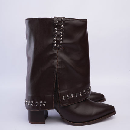 Botas marrón caña media con capa y taches