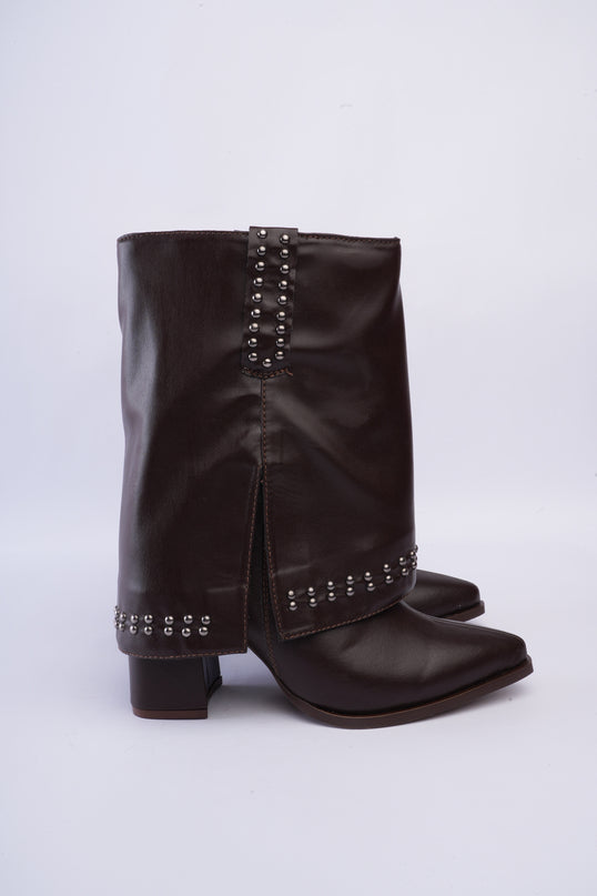 Botas marrón caña media con capa y taches