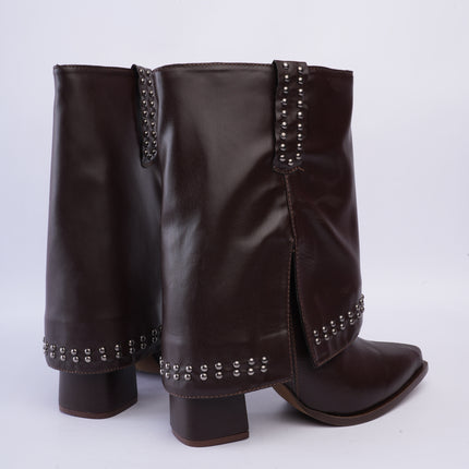 Botas marrón caña media con capa y taches
