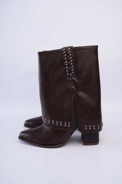 Botas marrón caña media con capa y taches