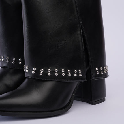Botas negras caña media con capa y taches