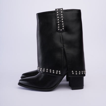 Botas negras caña media con capa y taches