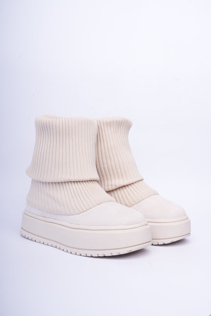 Botas tipo media beige con plataforma