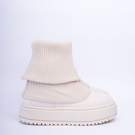Botas tipo media beige con plataforma
