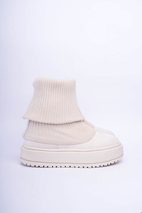 Botas tipo media beige con plataforma