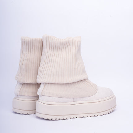 Botas tipo media beige con plataforma
