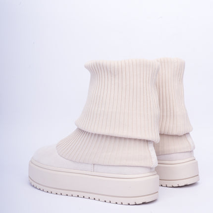 Botas tipo media beige con plataforma